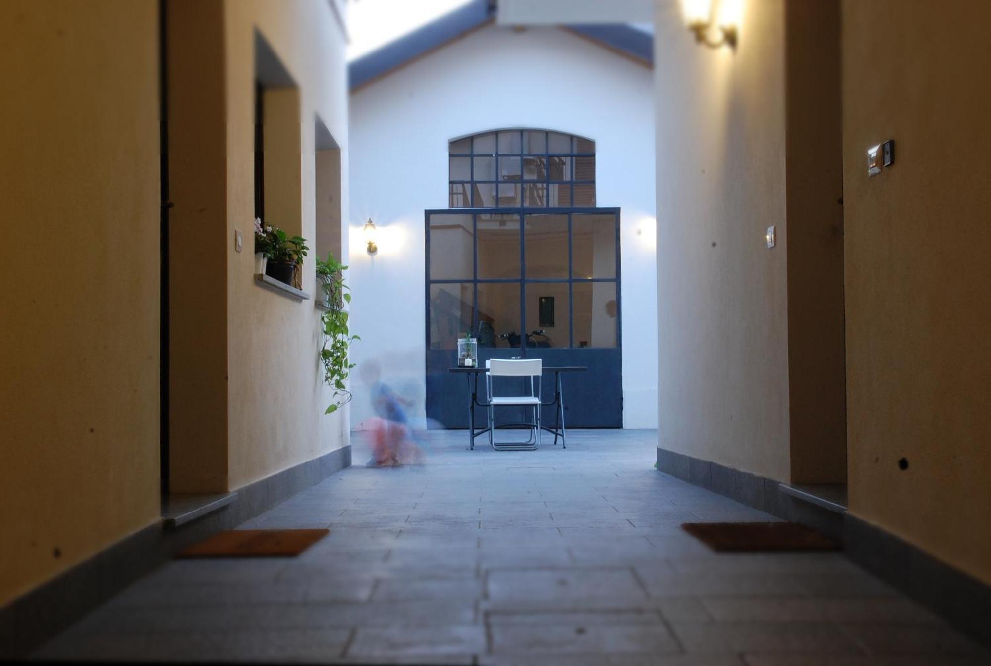 Bed and Breakfast Le Officine Di Via Marsala Леньяно Экстерьер фото