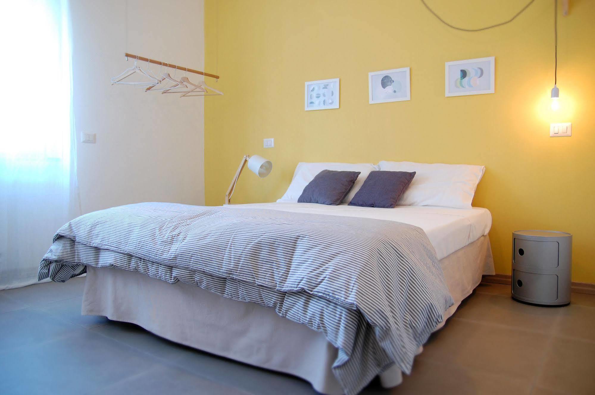 Bed and Breakfast Le Officine Di Via Marsala Леньяно Экстерьер фото