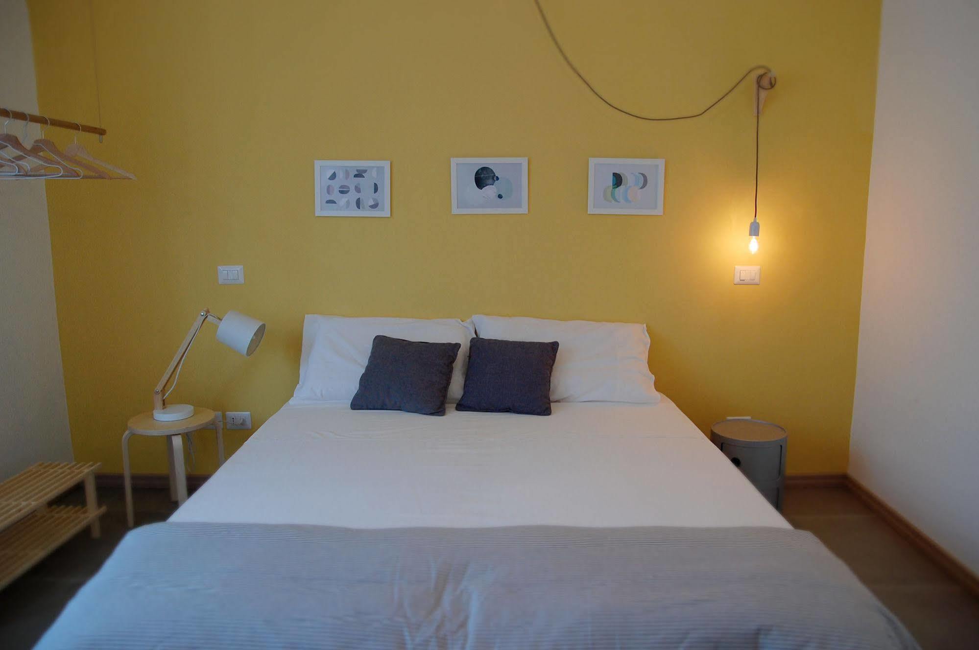 Bed and Breakfast Le Officine Di Via Marsala Леньяно Экстерьер фото