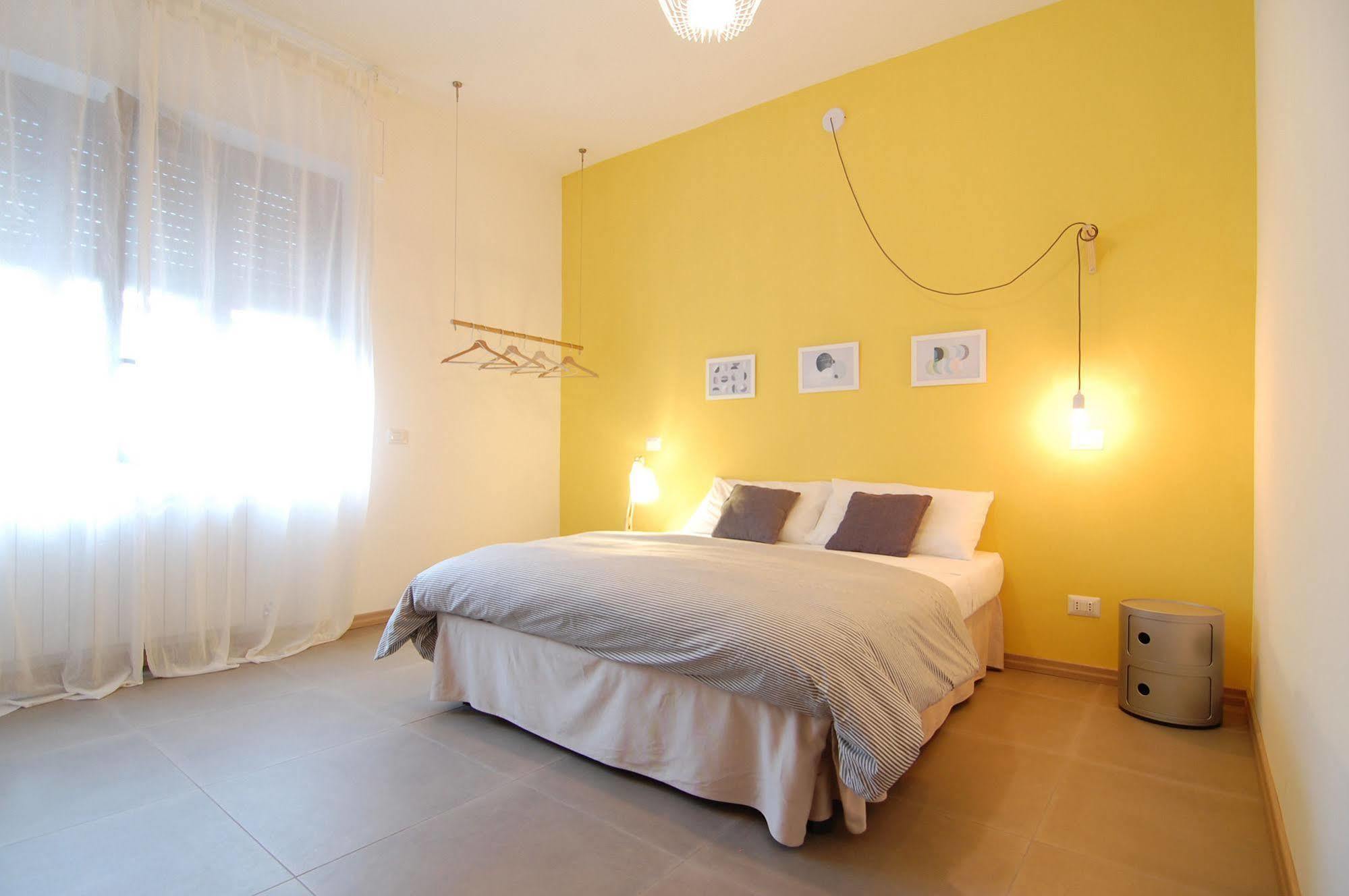 Bed and Breakfast Le Officine Di Via Marsala Леньяно Экстерьер фото